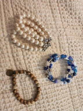 Lot Of 3 Vintage Bracelets Blue Beaded Coil Pearl And Brown Elastisticized